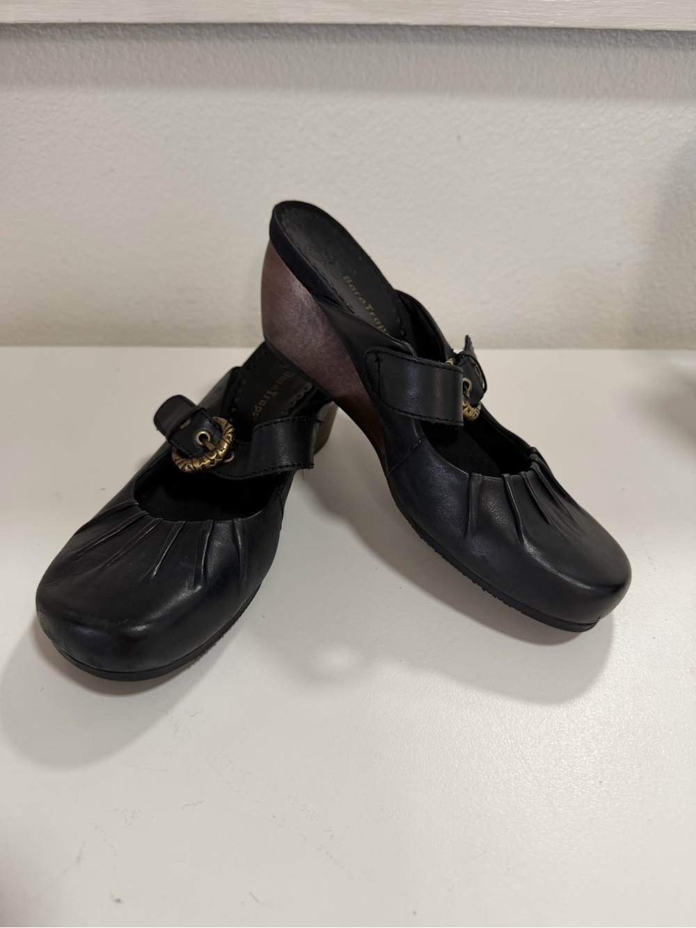 Women’s Black Leather Mary Jane Mule Pumps with Gold Buckle